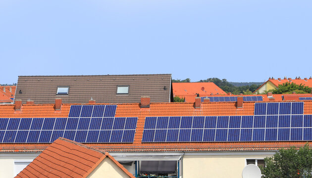 Solar roofs in modern residential construction
