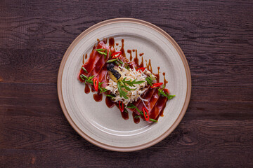Tuna slices with wheat microgreen