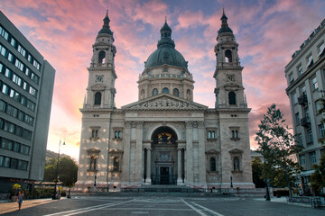 Fototapeta na wymiar Early morning shot of St.Stephens Basilica in Budapest,Hunagry