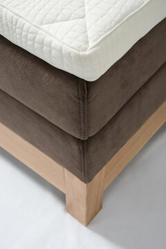 detail of bed 