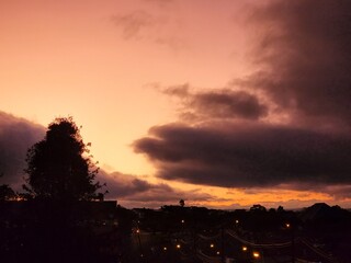 por do sol com nuvens