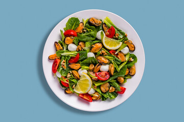 Salad with mussels spinach, tomatoes, lemon, walnuts, lettuce and champignons