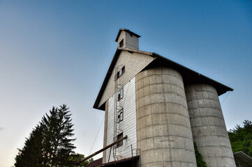 Kamptalbahn, Silo, Plank, Plank am Kamp, Lost Place, Gleis, Schienen, Schwellen, Betonschwellen, Gründerzeit, Haus, verlassen, Getreidesilo, Betonsilo, Garage, Wirtschaftstrakt, Bürotrakt, ausgedient,