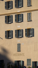 Fototapeta na wymiar windows of an building Restaurant