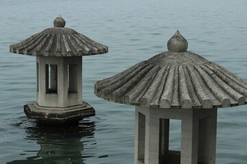 Closeup shot of old Japanese lanterns in a lake © 北 野/Wirestock Creators