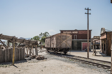 paisaje de un poblado del oeste americano.
decorado de cine western