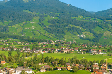 Fototapeta na wymiar 山麓の街並み　スイス