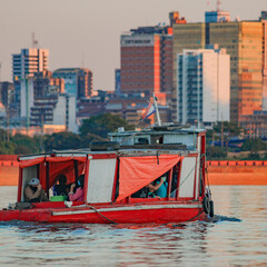 Fototapeta na wymiar Asunción - Río Paraguay
