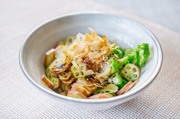 おくらの醤油がけ