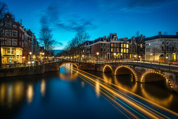 Fototapeta na wymiar canal in Amsterdam at blue hour