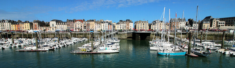 Fototapeta na wymiar Dieppe - Le Port