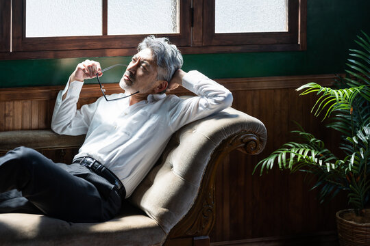 「ちょい悪おやじ」の写真素材 194件の無料イラスト画像 Adobe Stock