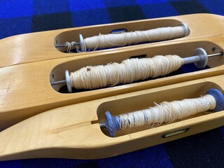 Vintage wooden boat shuttles for weaving. Wooden shuttles. Weaving equipment. Bobbin for yarn. Vintage reels for woolen mills. Bobbin for spindle bobbin machine.