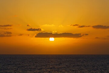 Fototapeta na wymiar Sonnenaufgang überm Meer