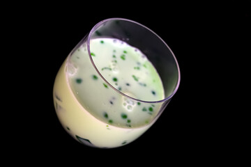 INDONESIAN TRADITIONAL JELLY DRINK WITH SCREWPINE LEAF AND SHAPPED CHEESE