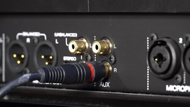 Connecting RCA cables