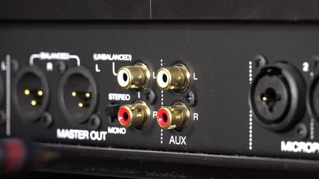 Disconnecting RCA cables