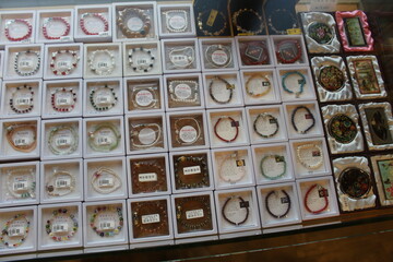 기념품 판매하는 멋있는 팔찌 cool bracelets selling souvenirs