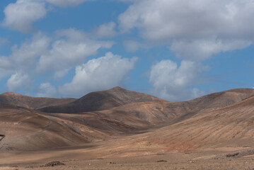 Vista panorámica del Parque Nacional de Timanfaya, impresionante paisaje volcánico y desértico...
