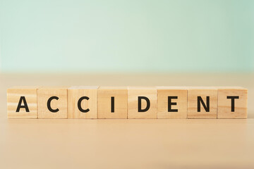 アクシデントのイメージ｜「ACCIDENT」と書かれたブロック
