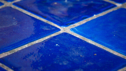 Juntas de azulejo azul marino brillante