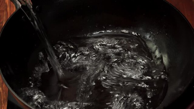 The production process of Chinese traditional dish garlic white meat