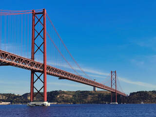 25 de April Bridge (25th of April Bridge)