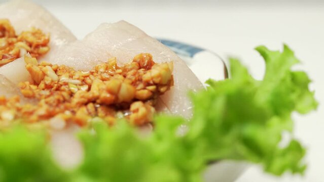 The production process of Chinese traditional dish garlic white meat