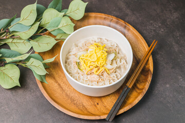 This dish consists of buckwheat noodles served in chilled chicken soup flavored with vinegar and mustard and topped with shredded chicken. Chogyeguksu is a dish commonly eaten in summer as it is belie