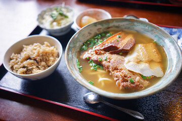 美味しい宮古そば ソーキソバとじゅーしぃのランチセット 沖縄県の離島 宮古島の食堂