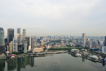Fototapeta na wymiar マリーナベイサンズからのぞむシンガポール市街