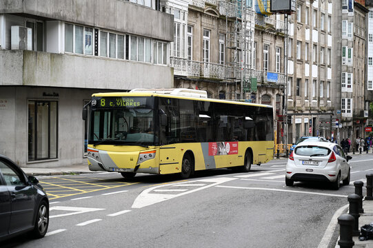 Saint-Jacques de Compostelle, Espagne, 23 juin 2022 : Bus des transports en commun de la ville de Saint-Jacques de Compostelle en Espagne