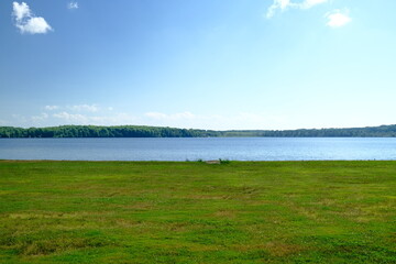 Obraz na płótnie Canvas Green grass and lake