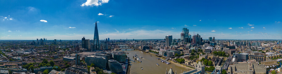Obraz premium Aerial panorama of City of London and Thames River