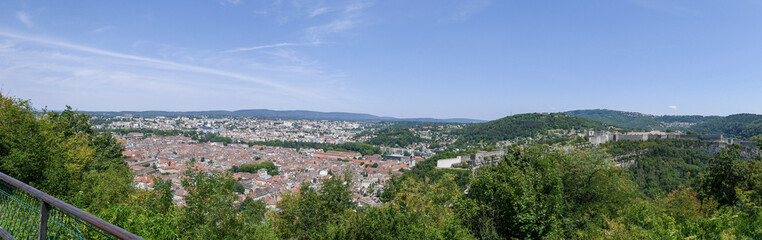 Fototapeta na wymiar Panoramic of Cityscape of downtown and citadel of Besançon, France