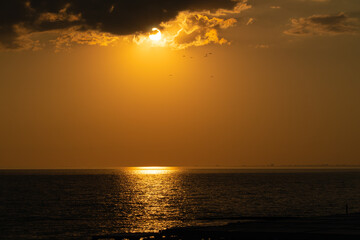 Obraz premium Sunset sky sea dramatic landscape sunlight beautiful horizon blue outdoor, from orange sunrise from beauty and scene summer, cloudy red. Heaven field agriculture,