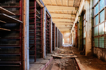 Obraz premium Old abandoned ruined brick factory