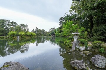 新緑に包まれた日本庭園の情景＠兼六園、石川