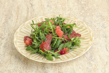 Duck salad with ruccola and grapefruit