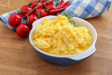 Scrambledd egg in the bowl