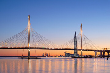 Obraz premium SAINT PETERSBURG, RUSSIA - MAY 29, 2018: Cable-stayed bridge across the Petrovsky fairway and the Lakhta Center building against the backdrop of the May sunset
