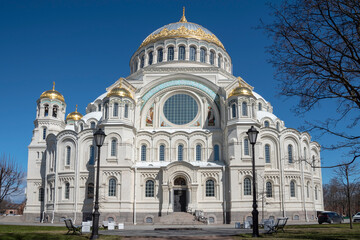 Fototapeta na wymiar The Naval cathedral of Saint Nicholas in Kronstadt 