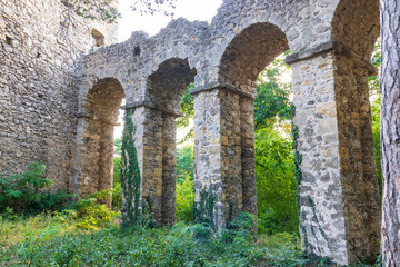 Fototapeta premium Ruine des Amphitheaters, Mödling, Niederösterreich