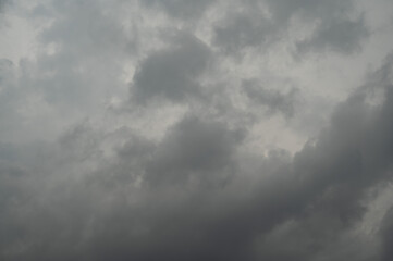 空は曇っていました。