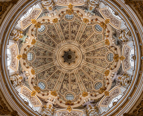 Detalle cúpula de la basílica de nuestra señora de las angustias de estilo barroco siglo XVI de Granada, España