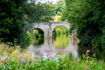 Fototapeta na wymiar Teston Bridge over the river Medway near Maidstone in Kent, England