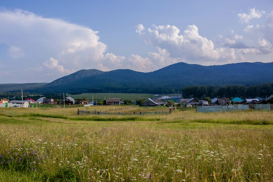 The village of Akhunovo (Chulpan, Mechetlino) near the Yuryuzan River. View of the Karatau ridge. Republic of Bashkortostan. June 2022
Село Ахуново(Чулпан, Мечетлино) вблизи реки Юрюзань. Вид на хребе