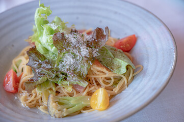 彩り豊かな野菜パスタ