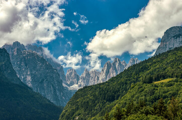 Naklejka premium si rasserena sul gruppo Brenta