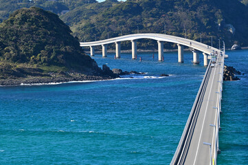 Obraz premium 晴れの日の角島大橋